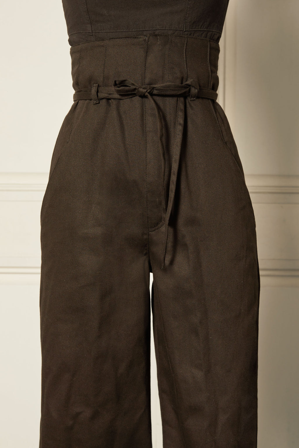 Video - The Jones | Black Beauty Ultra High-Rise Wide Leg Trouser Front - Boyish